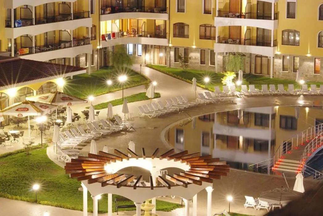 Bella - 3 Pools, 2 Bedrooms & 2 Bathrooms *