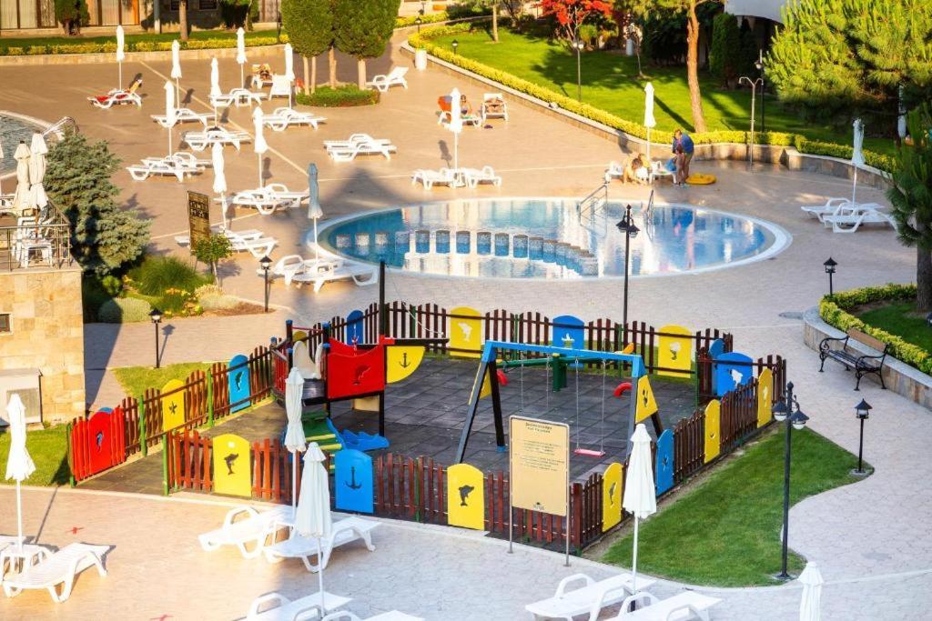 Bella - 3 Pools, 2 Bedrooms & 2 Bathrooms