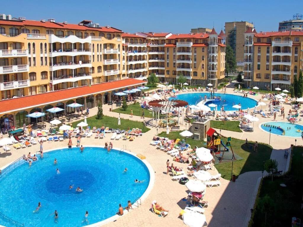 Bella - 3 Pools, 2 Bedrooms & 2 Bathrooms *