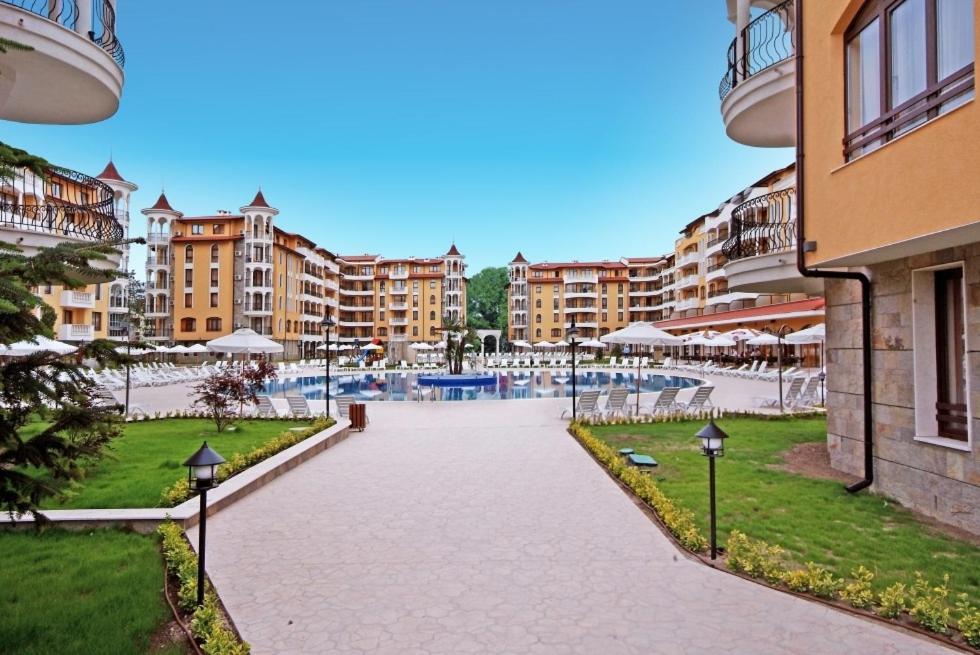 Bella - 3 Pools, 2 Bedrooms & 2 Bathrooms *