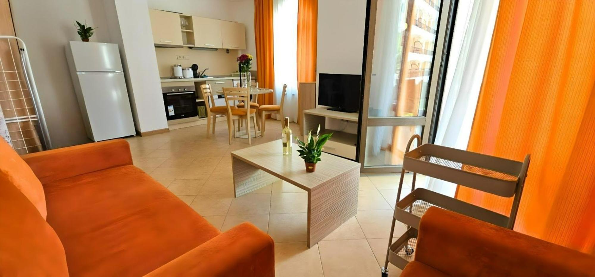 Bella - 3 Pools, 2 Bedrooms & 2 Bathrooms *